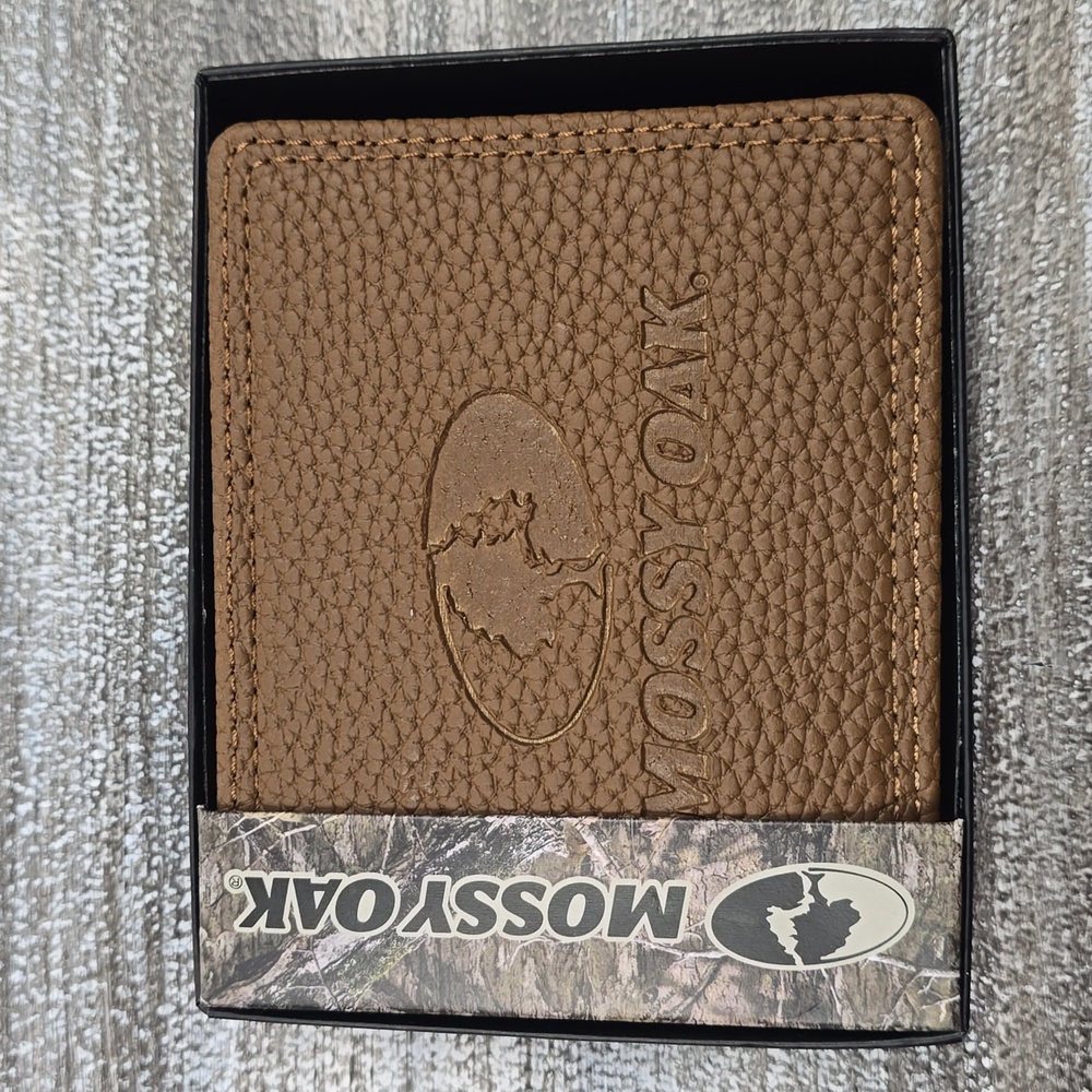Mossy Oak Brown Bi‑Fold Wallet – Pebble Leather‑Like Texture